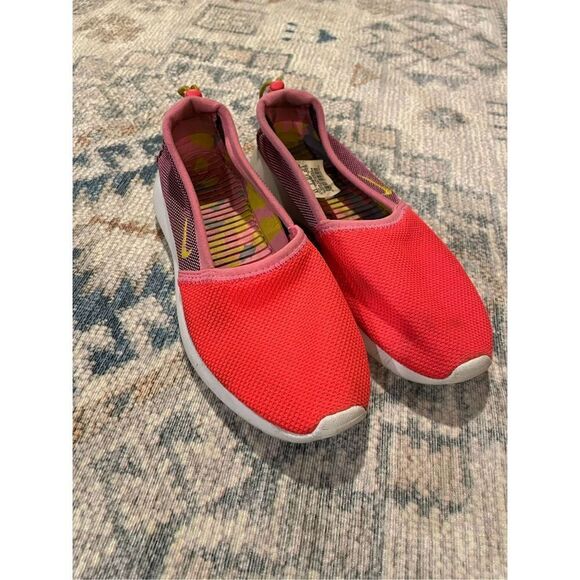 Nike roshe run slip on pink size 6.5 - Picture 1 of 5